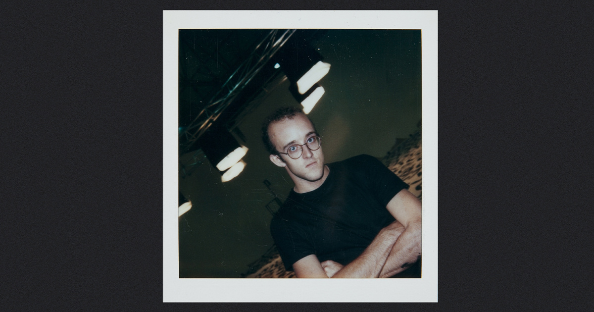 кит харинг. кит харинг берлинская стена. кит харинг вундеркинд стрит арта. кит харинг 1990. кейт харинг картины.