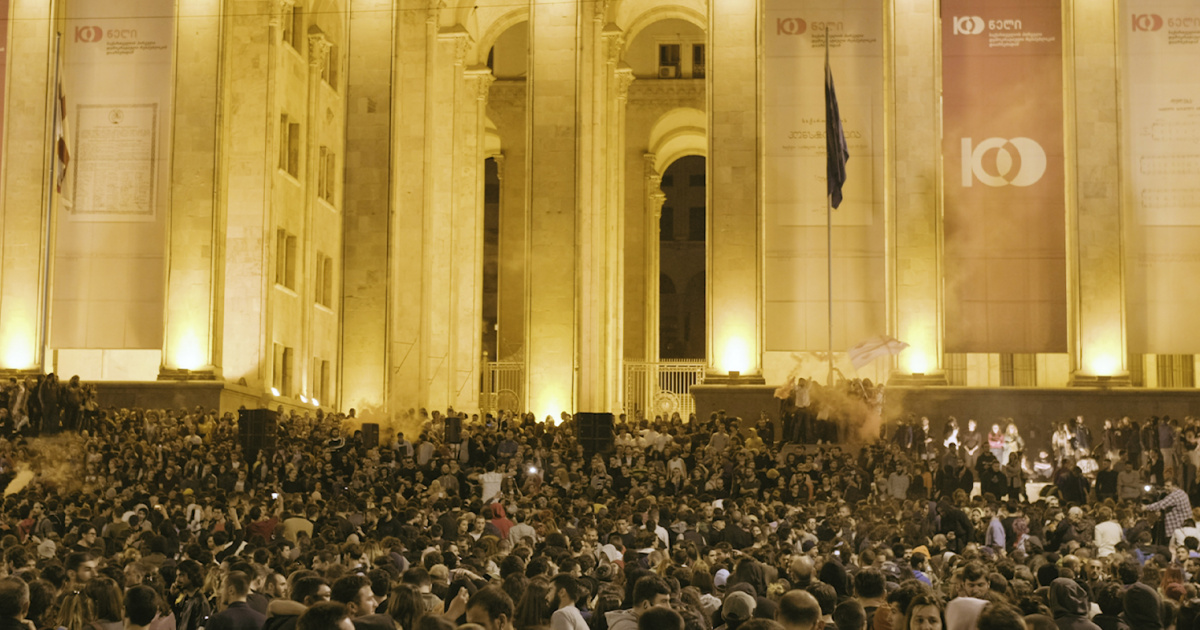 Raving Riot: Рейв у парламента